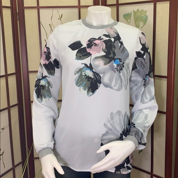 Tops - ❣️LAST CHANCE❣️Beautiful floral blouse🌷